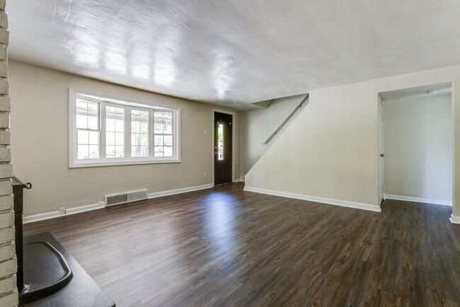 Building Photo - 2749 Oakley Wy