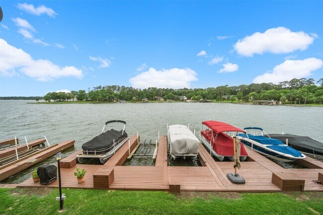 Building Photo - 801 River Rd