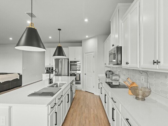 Building Photo - 5979 Sequoia Cir