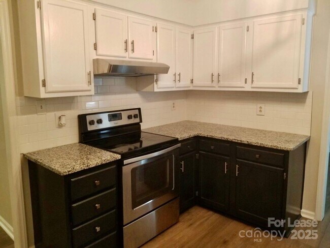 Building Photo - 6613 Farrington Ln
