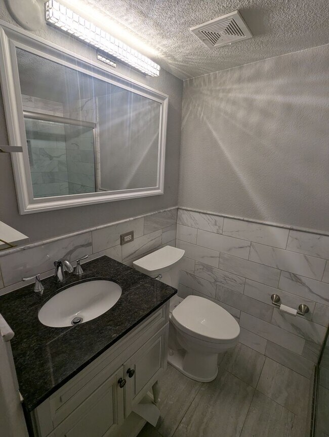 Building Photo - FABULOUS PEARL STREET CONDO IN SECURE BLDG...