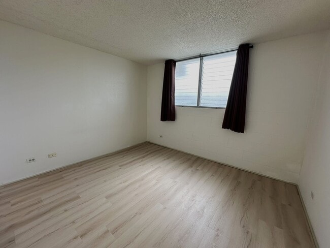 Building Photo - SV705