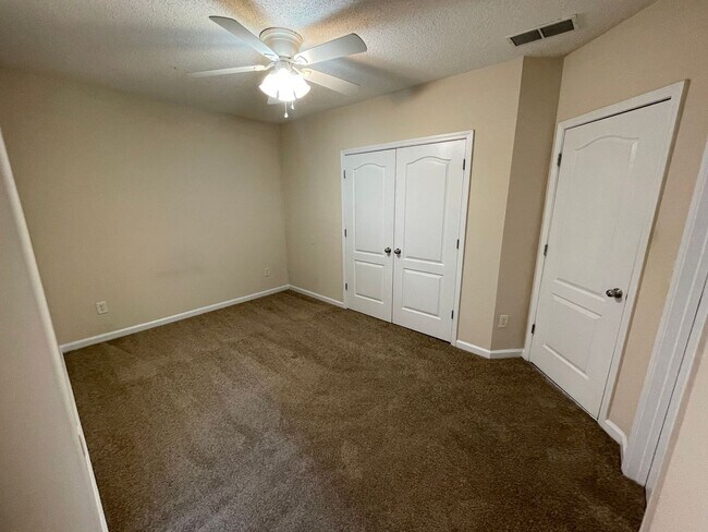 Building Photo - BRIDGEWATER HOME! PRE-LEASING FOR AUGUST 1 2026! 1/2 Off Deposit!