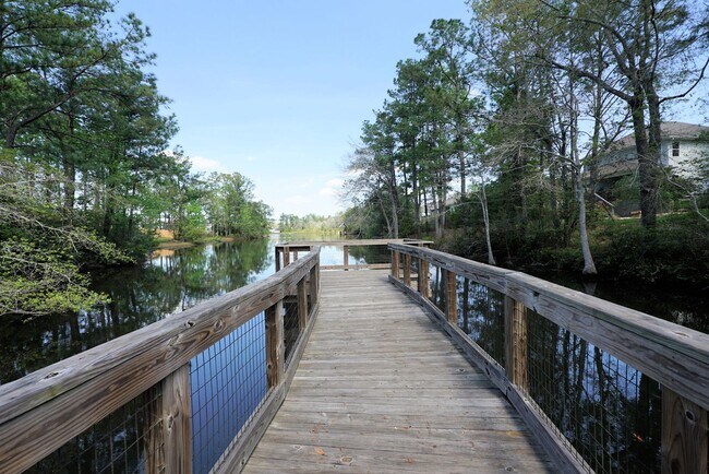 Building Photo - Central Freeport Location with Community Pool
