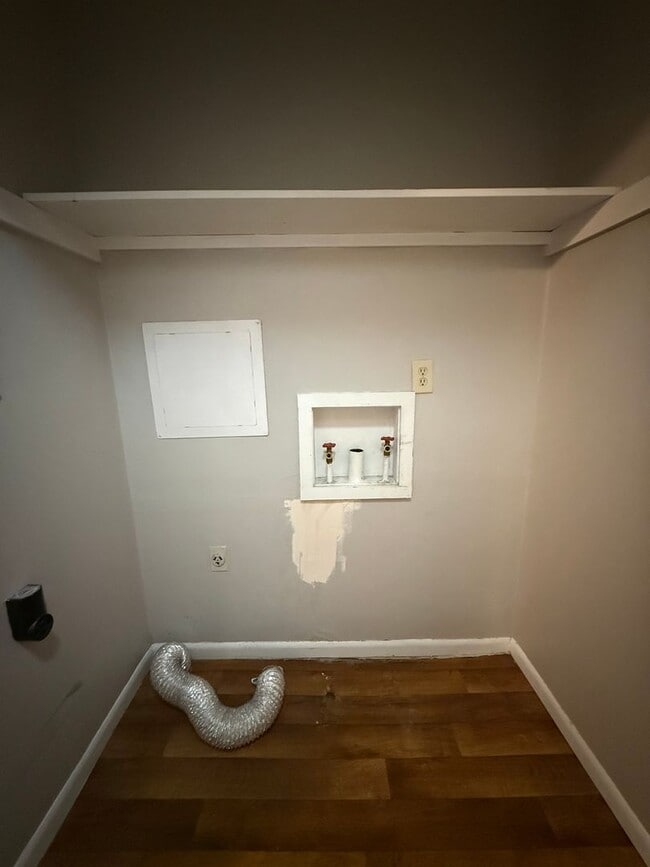 Building Photo - Location! Location! This super cute 3 bedroom 2 full bathroom 2 car garage home with a bonus Room...