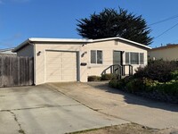 Building Photo - Great Two Bedroom House in Seaside