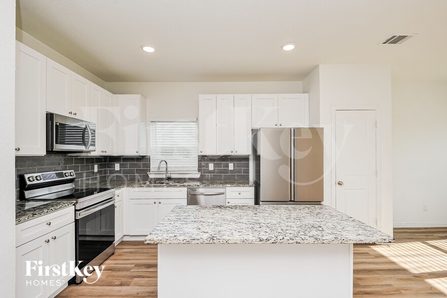 Building Photo - 7328 Parkside Pl Dr