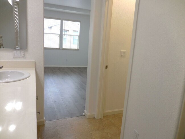 Building Photo - Spacious Madison Townhome Near Travis AFB with Solar & Garage