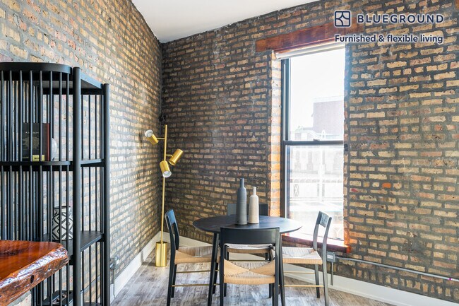 Building Photo - 1570 N Milwaukee Ave