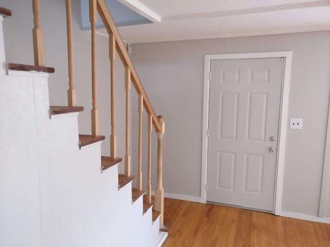 Building Photo - 4-Bedroom Home for Rent Summer 2026