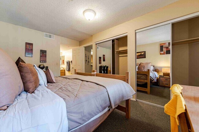 Building Photo - Yugo Tempe Villas