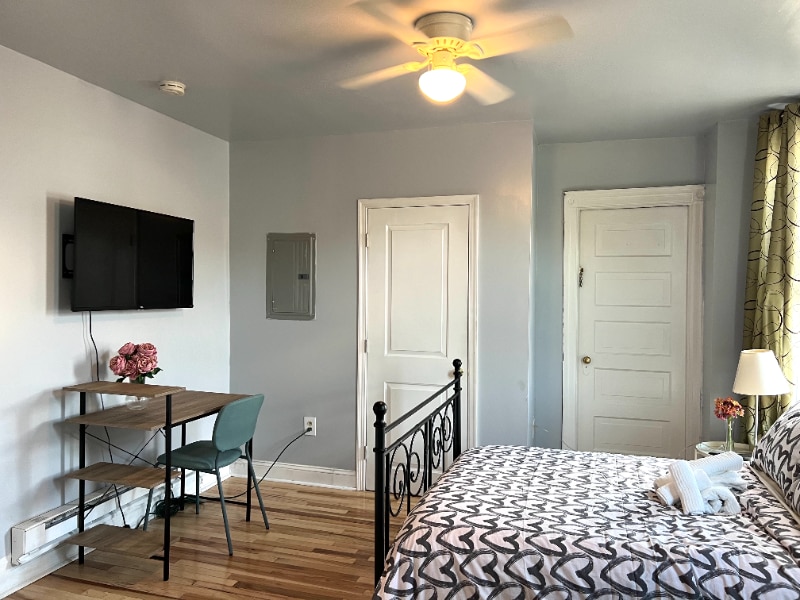 Building Photo - 5023 Spruce St