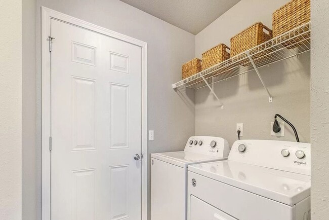 Building Photo - Beautiful Newer Condo for Lease