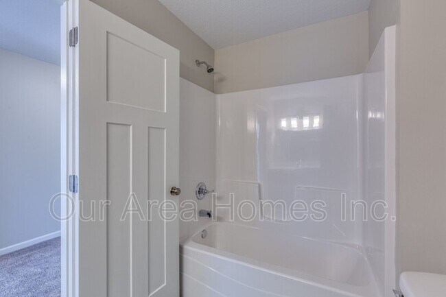 Building Photo - 12654 Pond View Rd