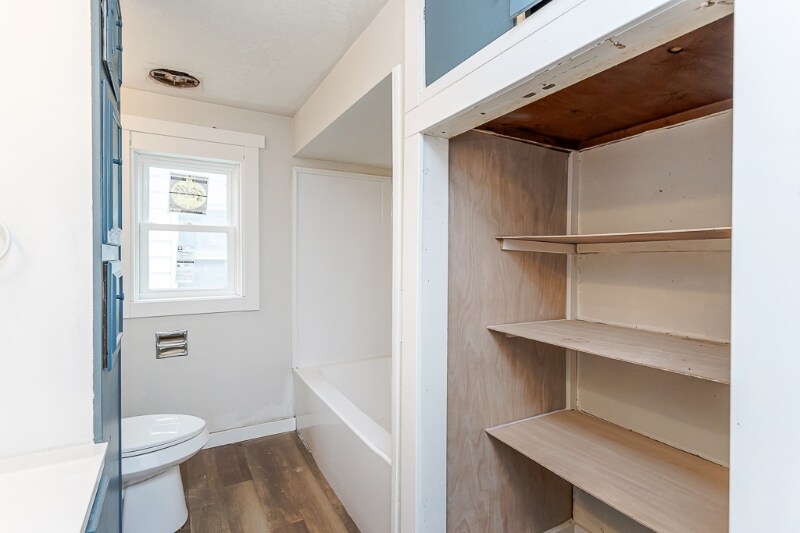 Building Photo - 4440 Fairview Dr