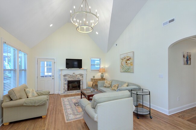 Building Photo - Discover the charm of this FULLY FURNISHED...