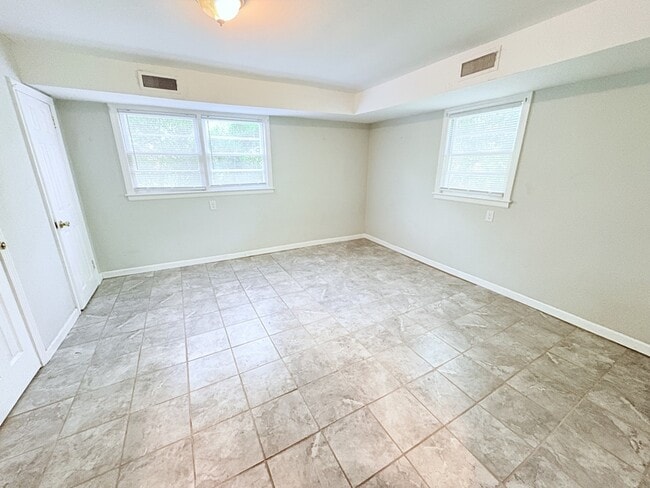 Building Photo - 103 Clarendon Dr