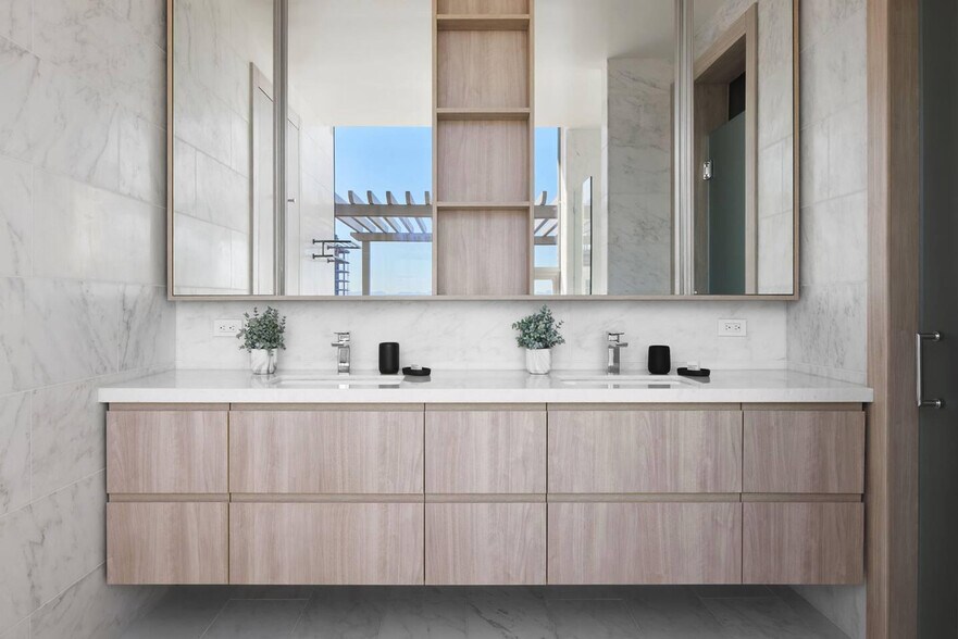 Building Photo - 1077 Lenora St