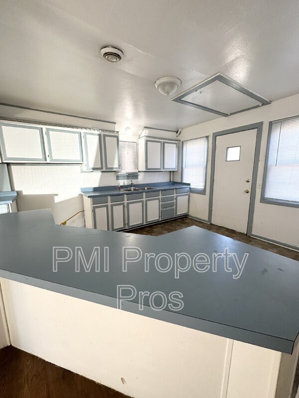 Building Photo - 6762 N 52nd St