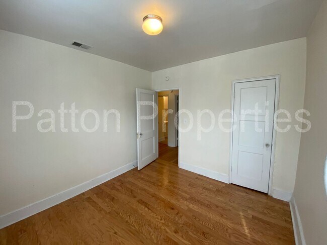 Building Photo - 1021-1023 Munsen Springs Drive - Inside CoC - R16501-02-13