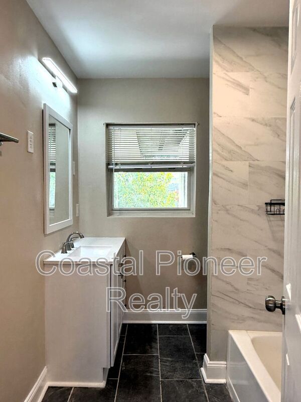Building Photo - 2489 Del Rio Way