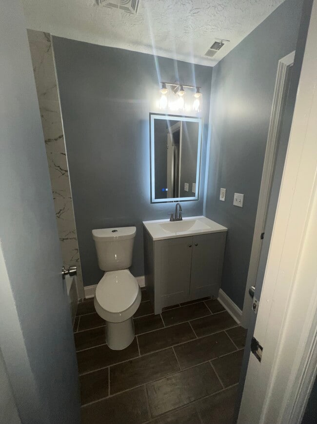 Building Photo - 7560 Taylor Rd