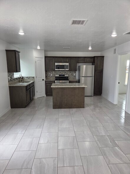 Kitchen - 13101 Lopez Rd