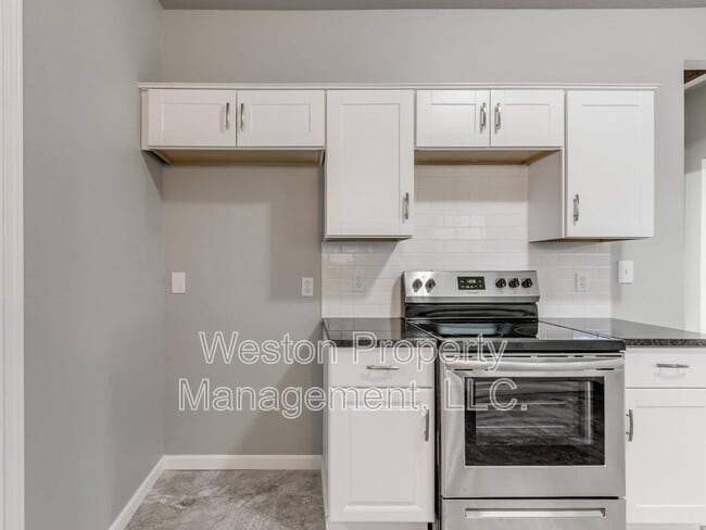 Building Photo - 721 N Louisa Ave