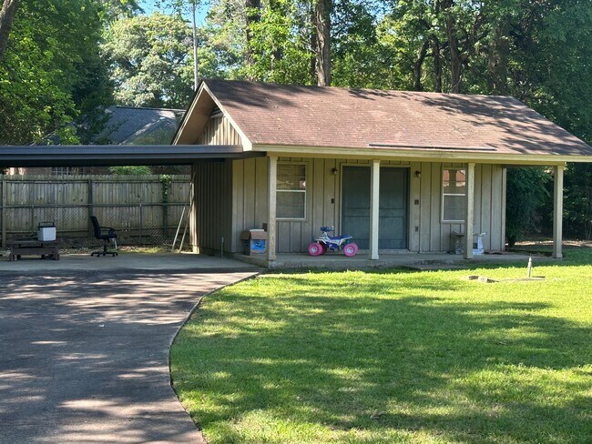 Building Photo - 3906 Dalraida Pl