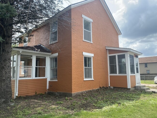 Primary Photo - 292 11th St