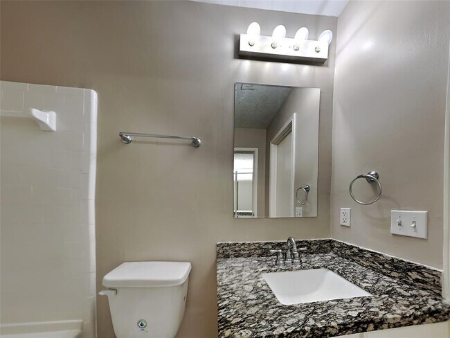 Building Photo - 16130 Canaridge Dr