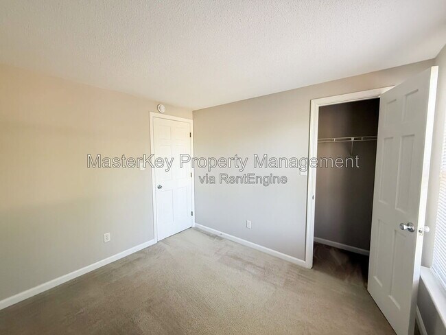 Building Photo - 704 E Dynasty Dr