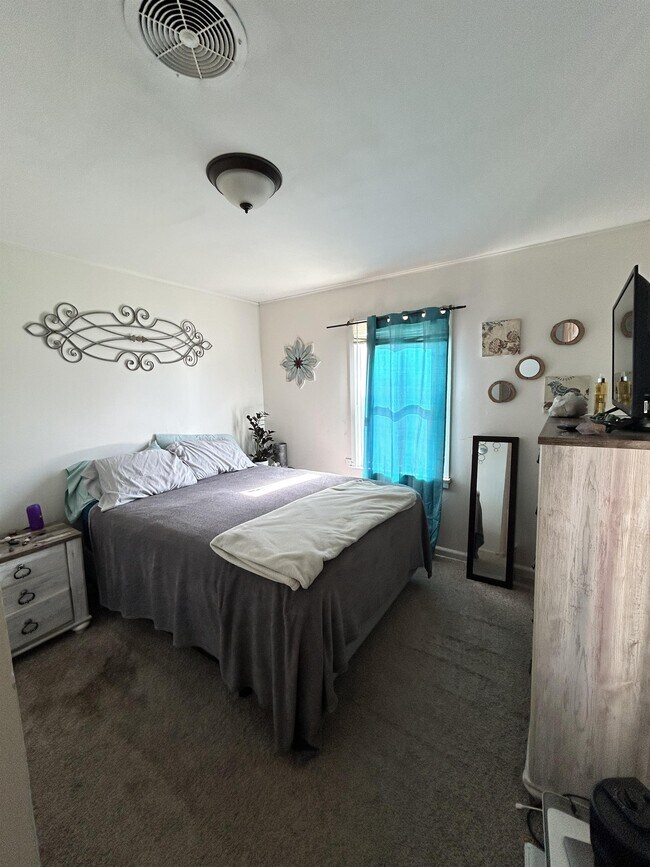 Building Photo - 2039 Normal Ave