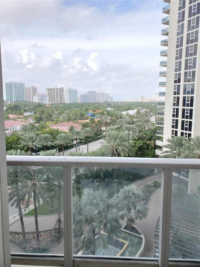 Building Photo - 19333 Collins Ave