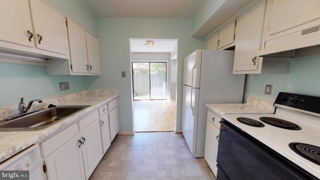Building Photo - 3836 Miramonte Pl