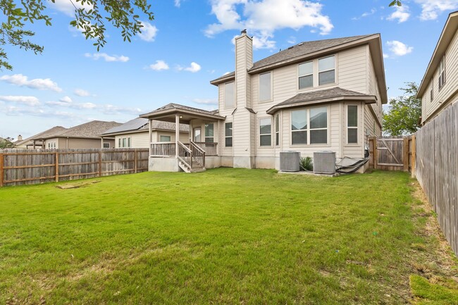 Building Photo - 5 Bedroom/3.5 Bath Saddle Creek Subdivision