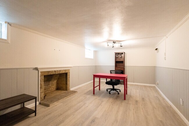 Building Photo - 1032 Yellowstone Rd