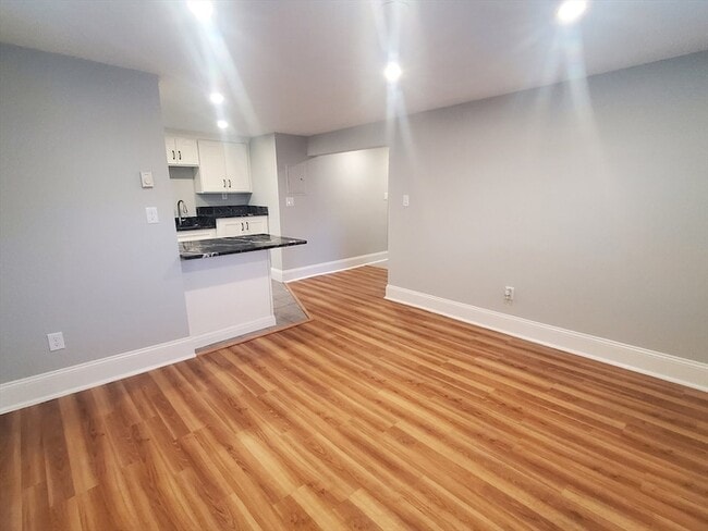 Building Photo - 24 Colgate Rd