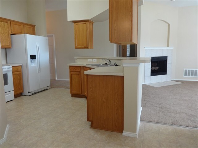 Building Photo - 210 Hilltop Dr