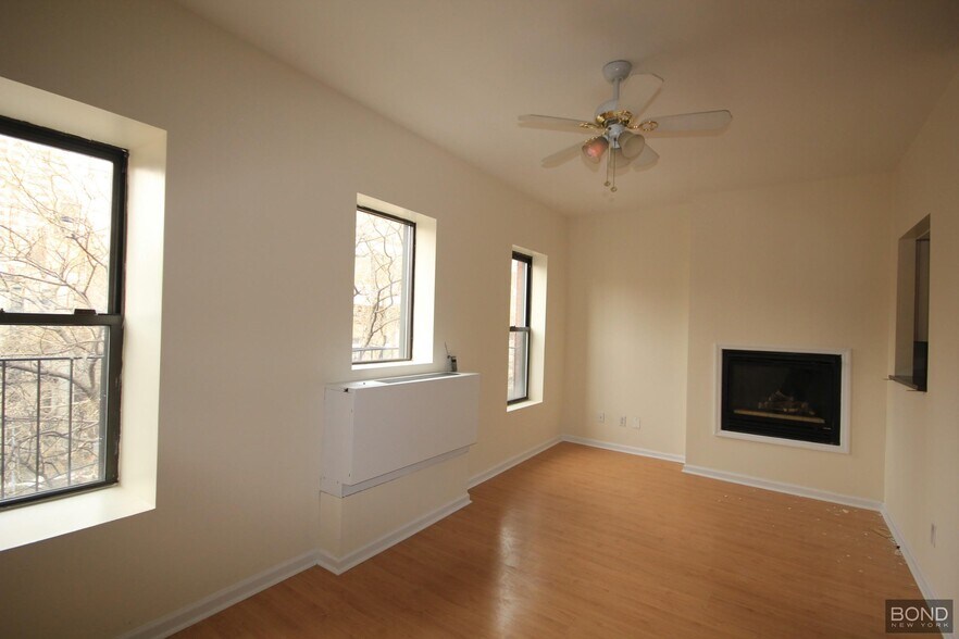 Building Photo - 342 W 47th St