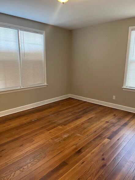 Building Photo - 813 Baker St