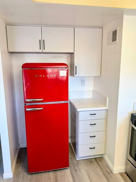 Building Photo - 3019 Brentwood Ave