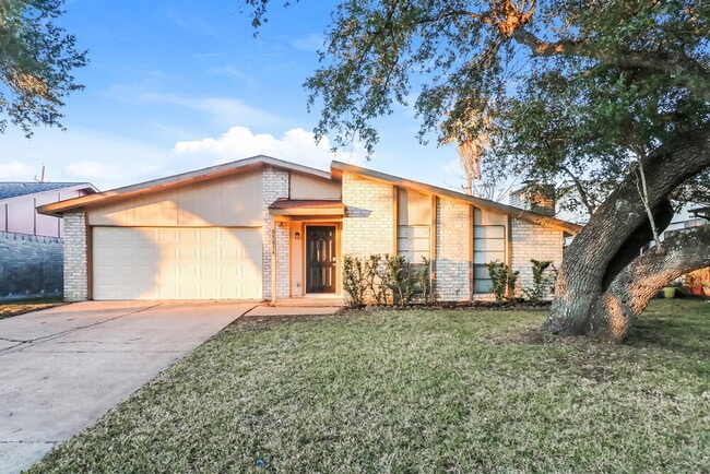 Building Photo - 15614 Mendocino Dr