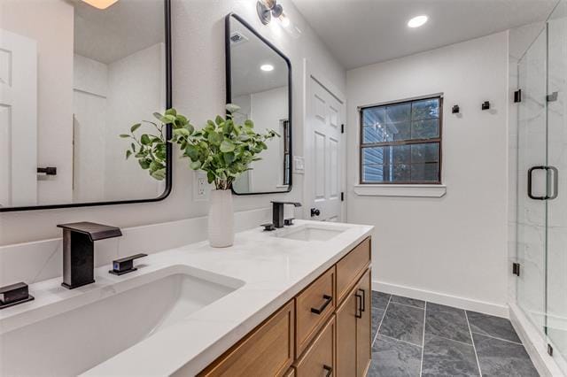 Building Photo - 5848 Kenwood Ave