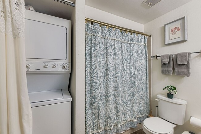 Building Photo - Peaceful 2BR Retreat Near Bobolink Trail