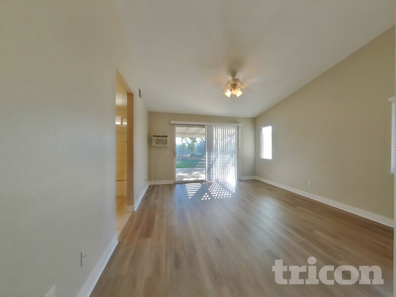 Building Photo - 1346 Woodvale Dr