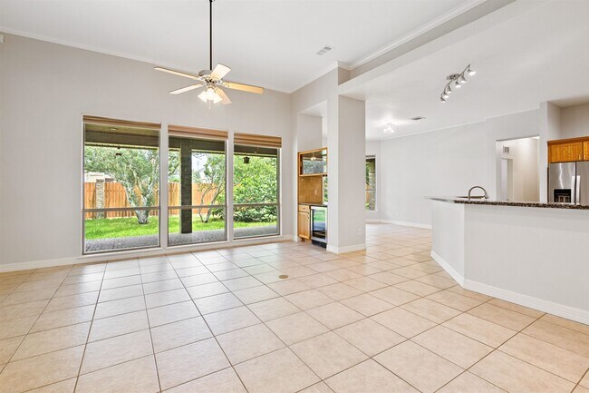 Building Photo - 307 Echo Valley Dr