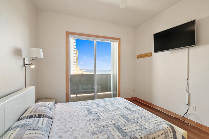 Building Photo - 488 E Ocean Blvd