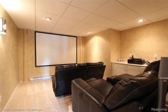 Building Photo - 18547 Clairmont Cir E