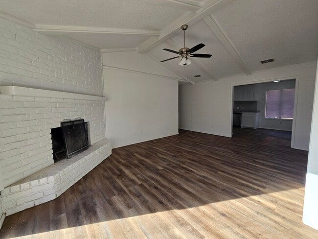 Building Photo - 2211 33rd St